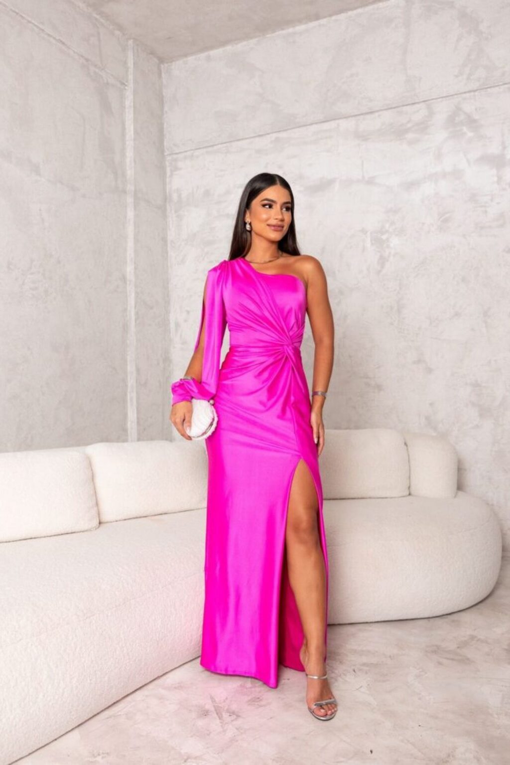 Elegancka maxi sukienka z długim rękawem i wzorem kwiatowym
