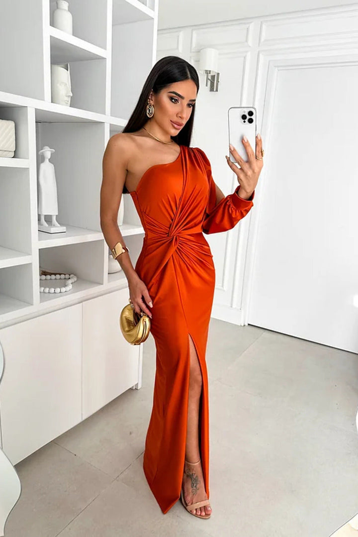Elegancka maxi sukienka z długim rękawem i wzorem kwiatowym
