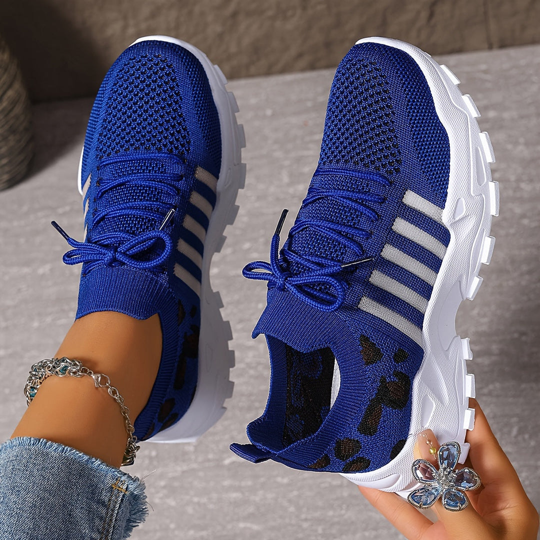 Sneakers damskie w panterkę z oddychającej siateczki na platformie z gumową podeszwą