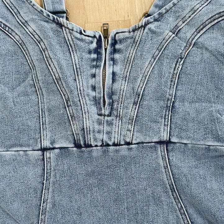 Sukienka dżinsowa slim fit z dekoltem w serek na lato z rozcięciem