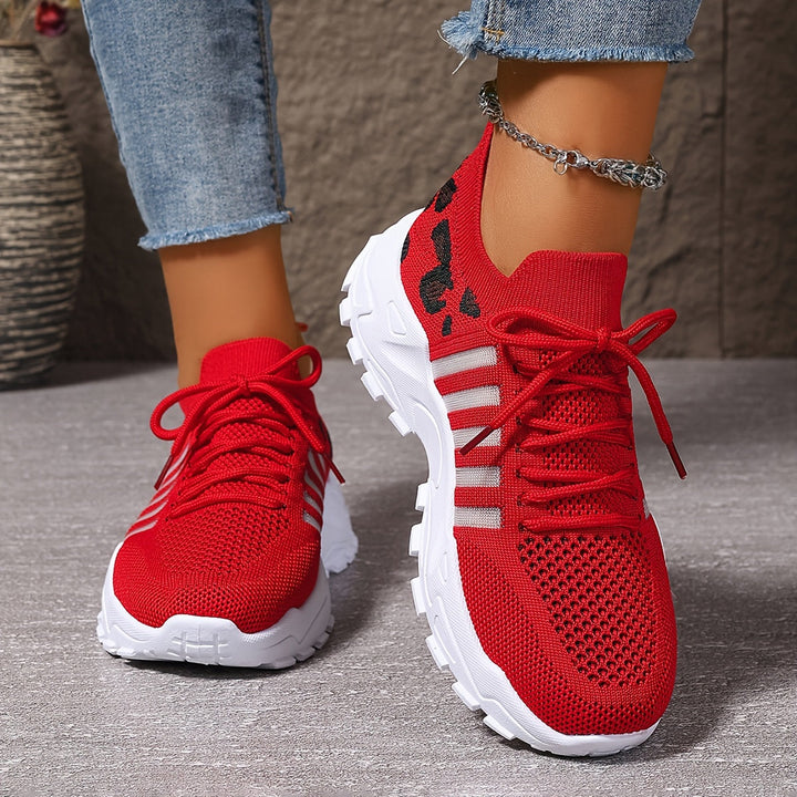 Sneakers damskie w panterkę z oddychającej siateczki na platformie z gumową podeszwą