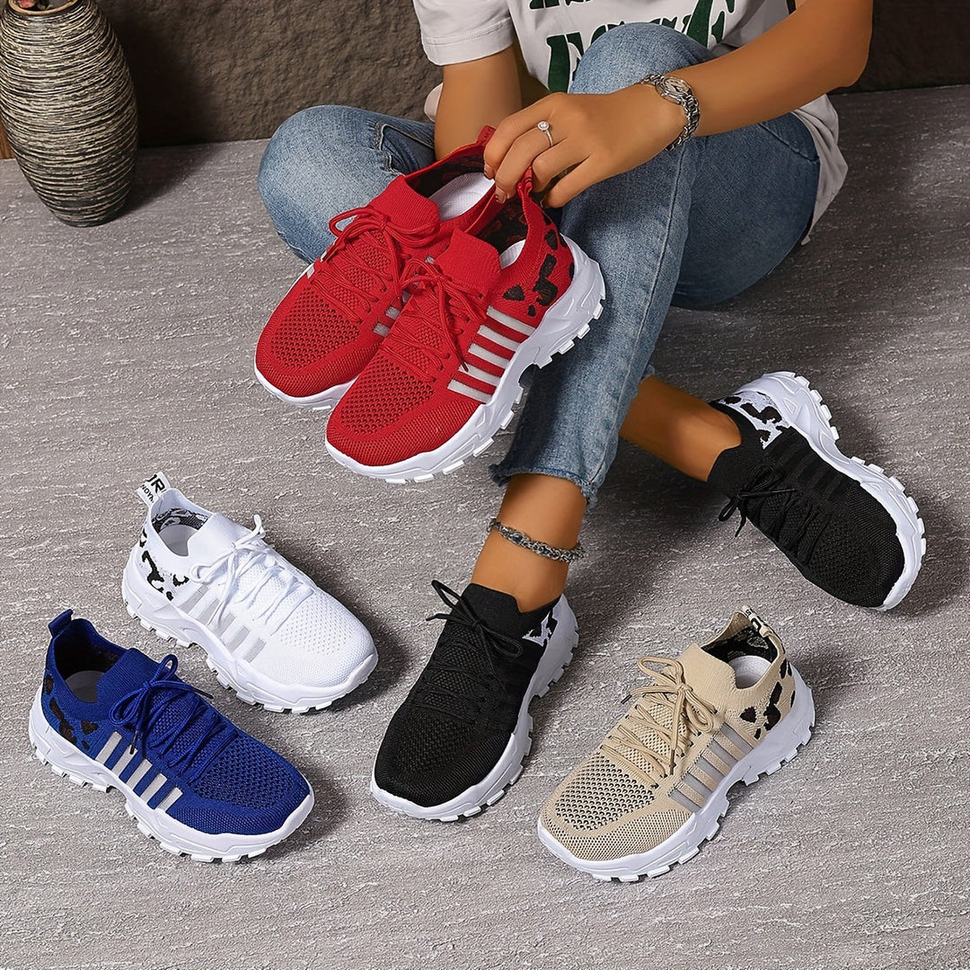 Sneakers damskie w panterkę z oddychającej siateczki na platformie z gumową podeszwą