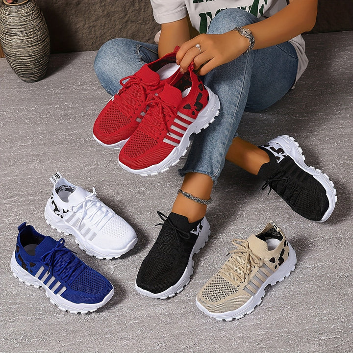 Sneakers damskie w panterkę z oddychającej siateczki na platformie z gumową podeszwą